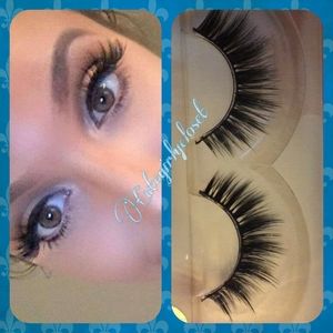 Natural look eyelashes